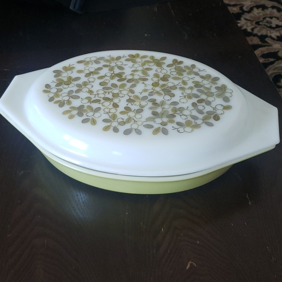 Pyrex Other - Olive pattern pyrex vintage dish.
